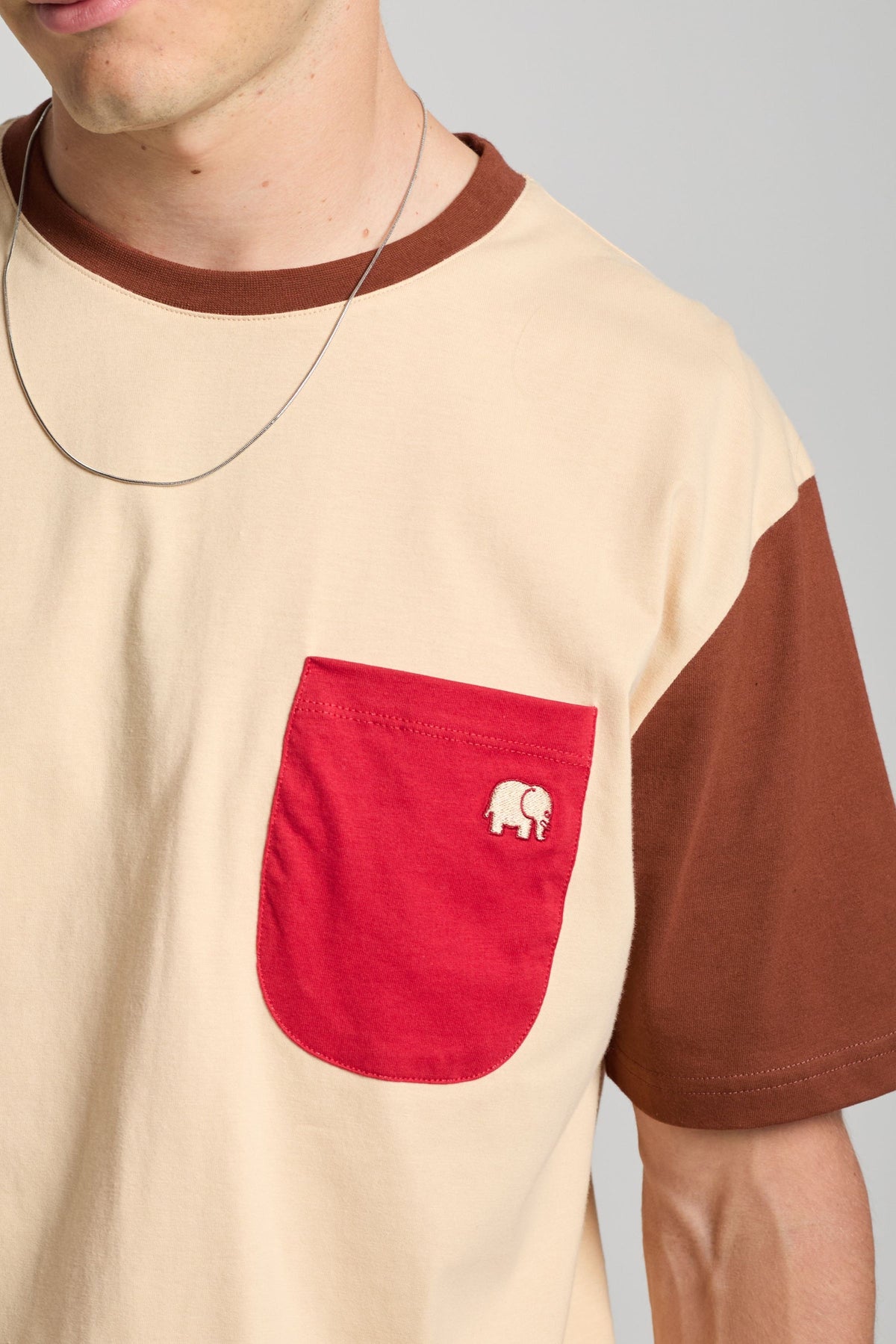 TRENDSPLANT – T-Shirt Color Block Gray Sand