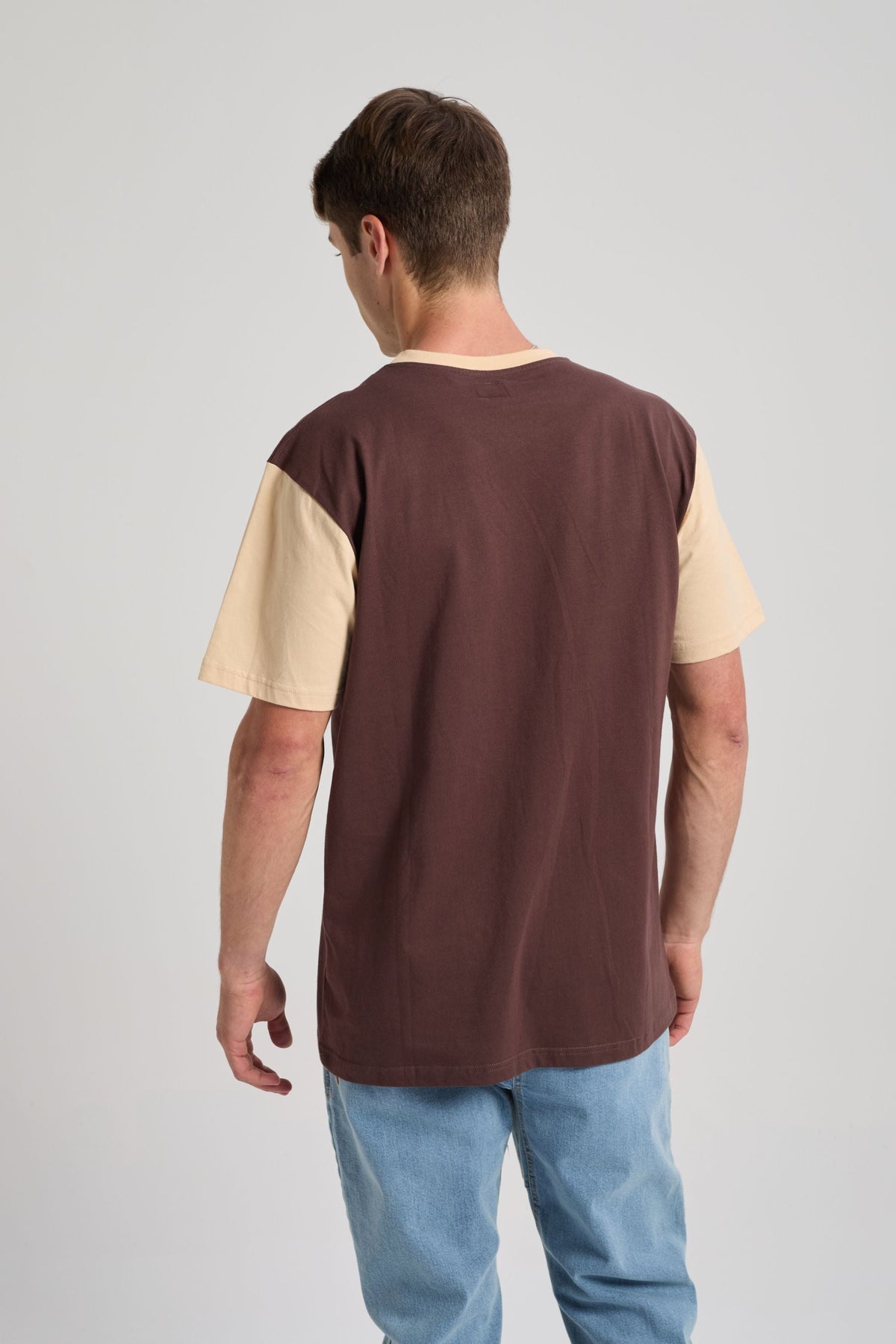 TRENDSPLANT – T-shirt Solemnity Brown