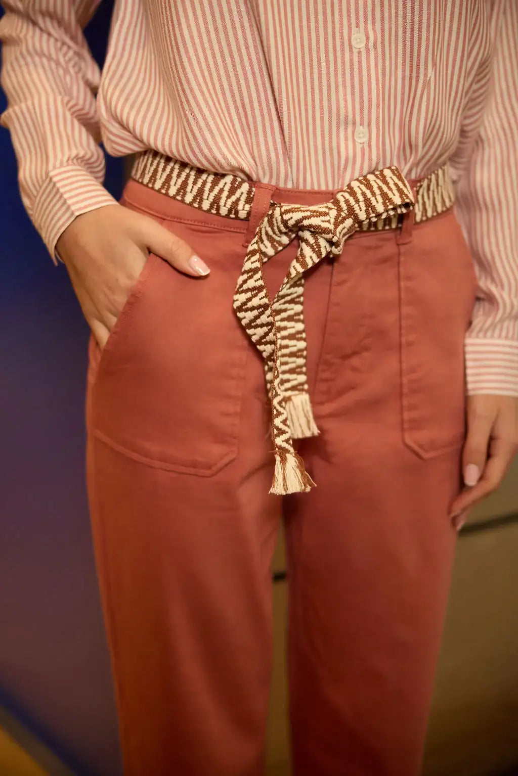 LA PETITE ÉTOILE – Pantalon Marisol Droit Taille Haute avec Ceinture Ethnique